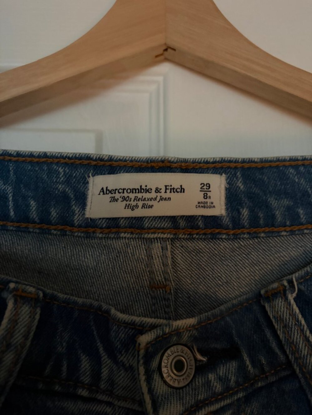 Abercrombie & Fitch ’90s Relaxed Jean High Rise Medium Wash 29 / 8R - Picture 3 of 3